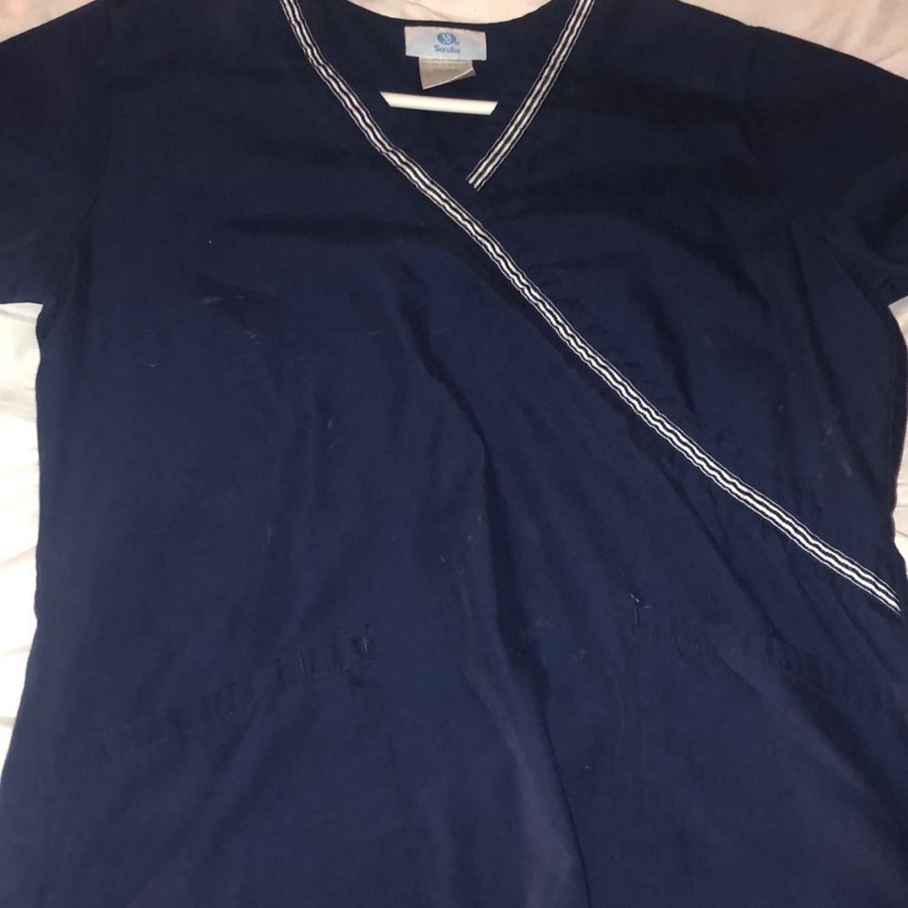 ⭐️bogo⭐️GUC, navy, scrub top.